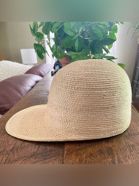 Sunbody Palm Leaf Duckbill Hat Handcrafted Guatemala Sun Protection 7 1/8 EUC
